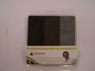 Juego de tres piedras naturales de afilar de medidas +- 15 x 5 x2cm, de grano 700 para el vaciado 1200 para el afilado y 4000(estimado) para el perfecto pulido y asentado de los filos.